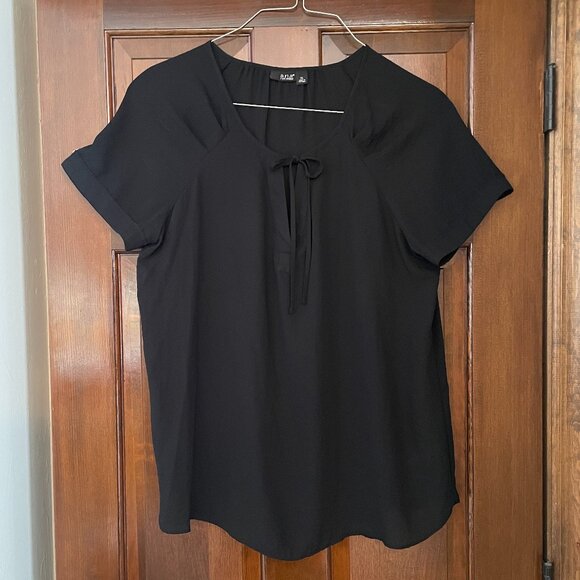 Size XL a.n.a. black short sleeved top with ties - Picture 1 of 10